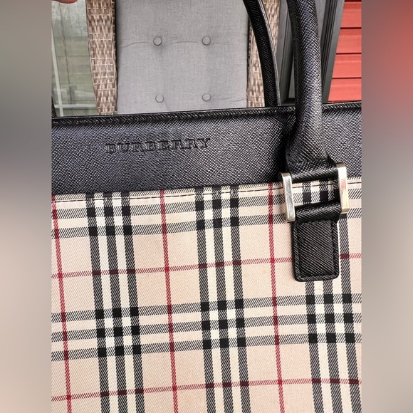 Burberry Beige House Nova Check
Small Tote With Dust Bag - Picture 9 of 12